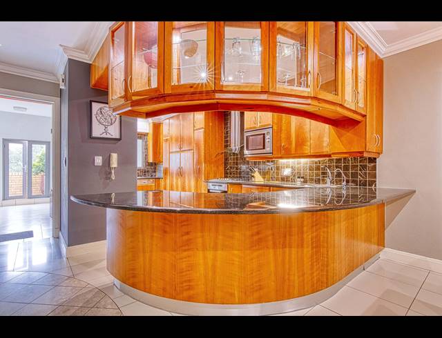 2 BEDROOM APARTMENT TO LET IN MORNINGSIDE